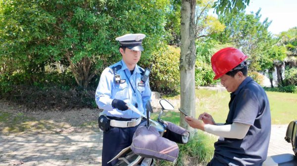 “鹰眼”旷地联动看护安全：无东说念主机助警方查造孽、寻老东说念主，崇明立体化国法奏效