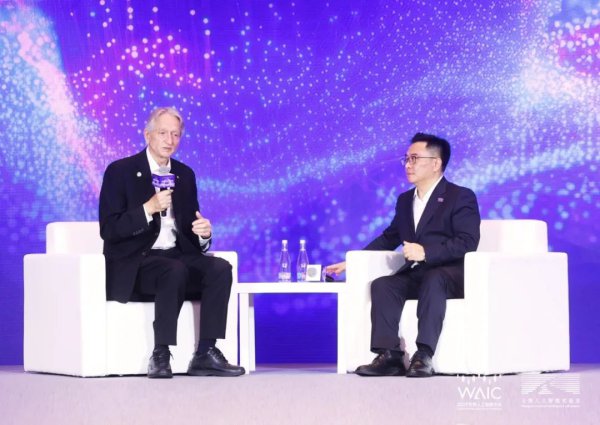各人AI顶尖力量共探AGI与科学交融新旅途｜WAIC 2025