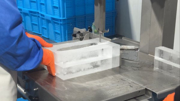 炎炎暑日，作念什么交易必须穿军大衣？还供不应求